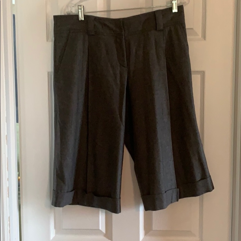 Burberry wool culottes with lining. US8/UK10/IT42